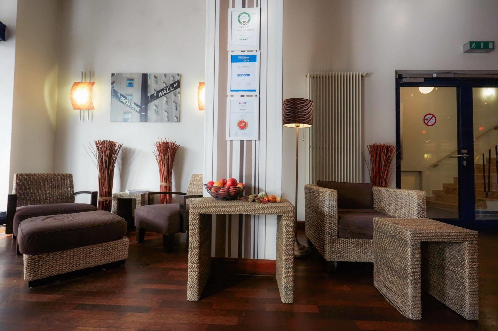 Manhattan Hotel Francoforte sul Meno Esterno foto