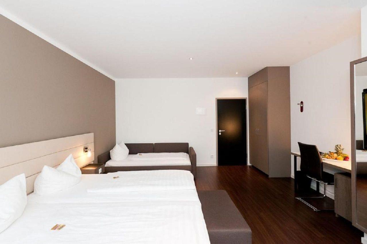 Manhattan Hotel Francoforte sul Meno Esterno foto